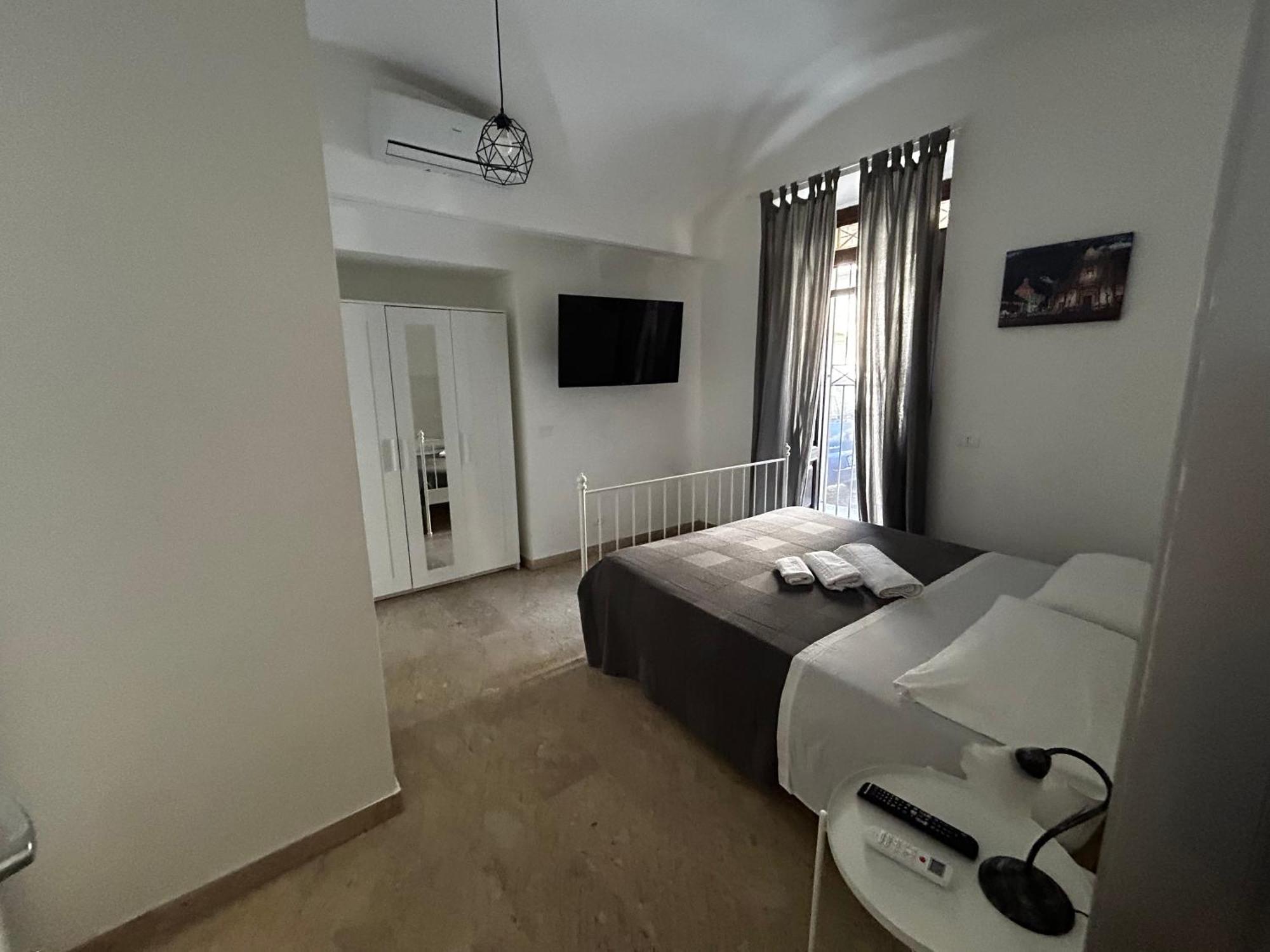 G House 100 Apartment Катания Екстериор снимка
