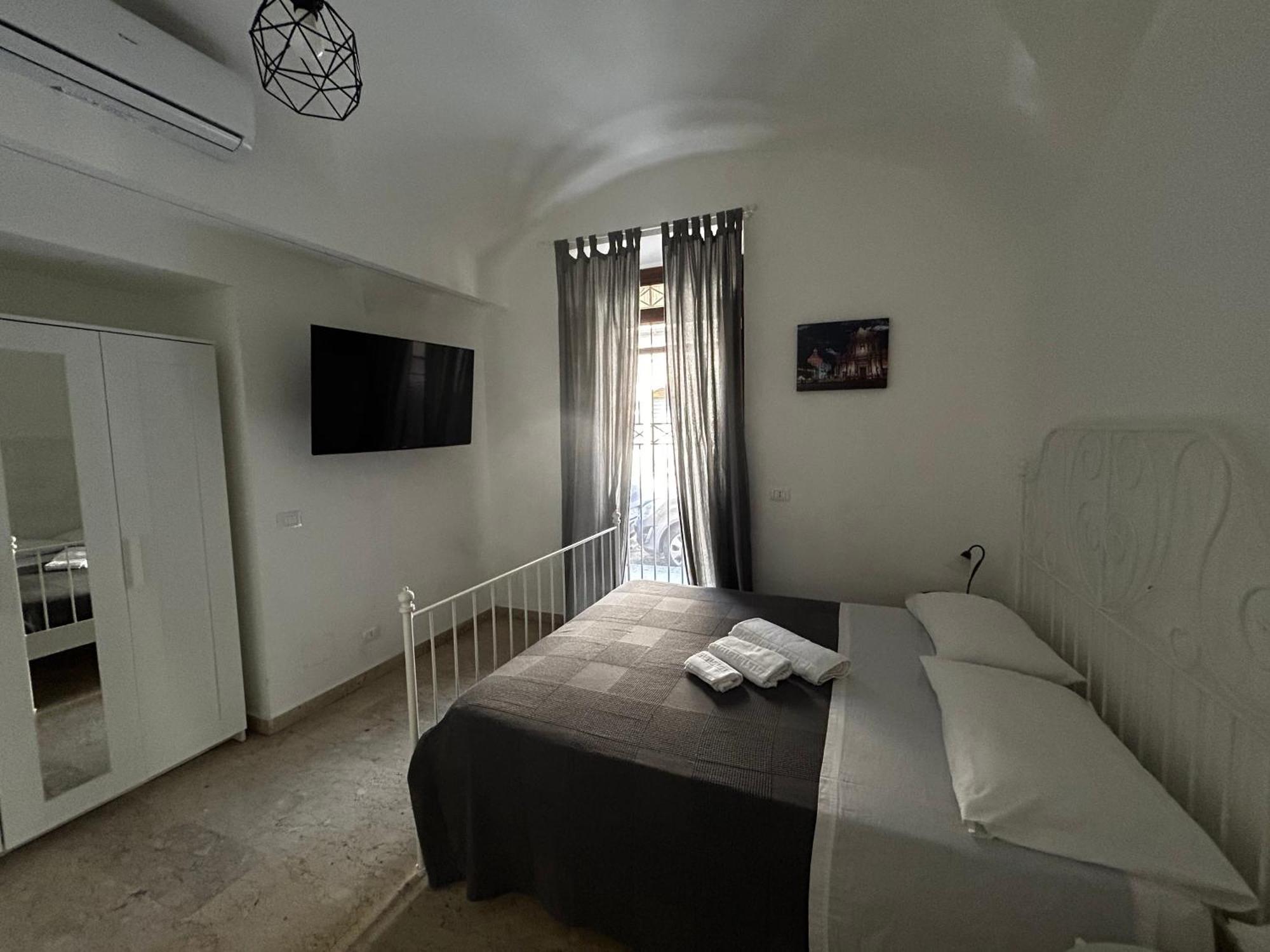 G House 100 Apartment Катания Екстериор снимка